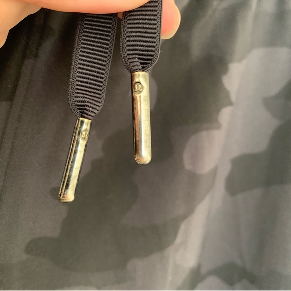 Lululemon Camo Joggers 10 - Picture 3 of 4